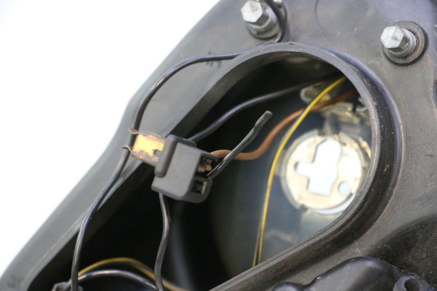 photo de PHARE AVANT PIAGGIO MP3 125 (2006 - 2014) - État de surface