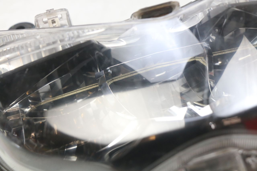 photo de PHARE AVANT YAMAHA N-MAX NMAX 125 (2017 - 2020) - Zoom état d’usage