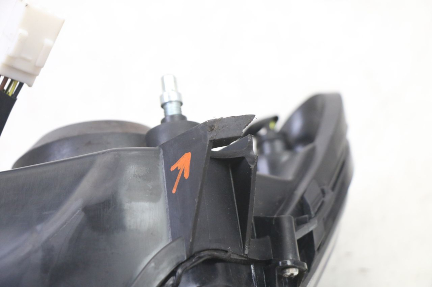 photo de PHARE AVANT PIAGGIO NRG POWER PUREJET 50 (2018 - 2021) - Détails caractéristiques