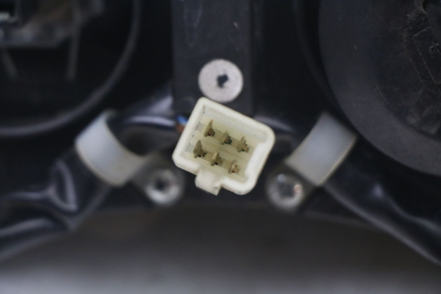 photo de PHARE AVANT PIAGGIO BEVERLY 125 (1998 - 2005) - Points de fixation