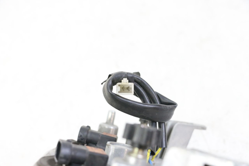 photo de PHARE AVANT PIAGGIO NEW TYPHOON 50 (2010 - 2017) - Gros plan technique