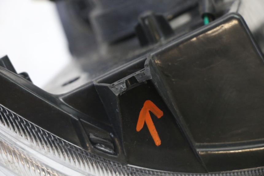 photo de PHARE AVANT MAG POWER R-STREET 50 (2016 - 2025) - Gros plan technique