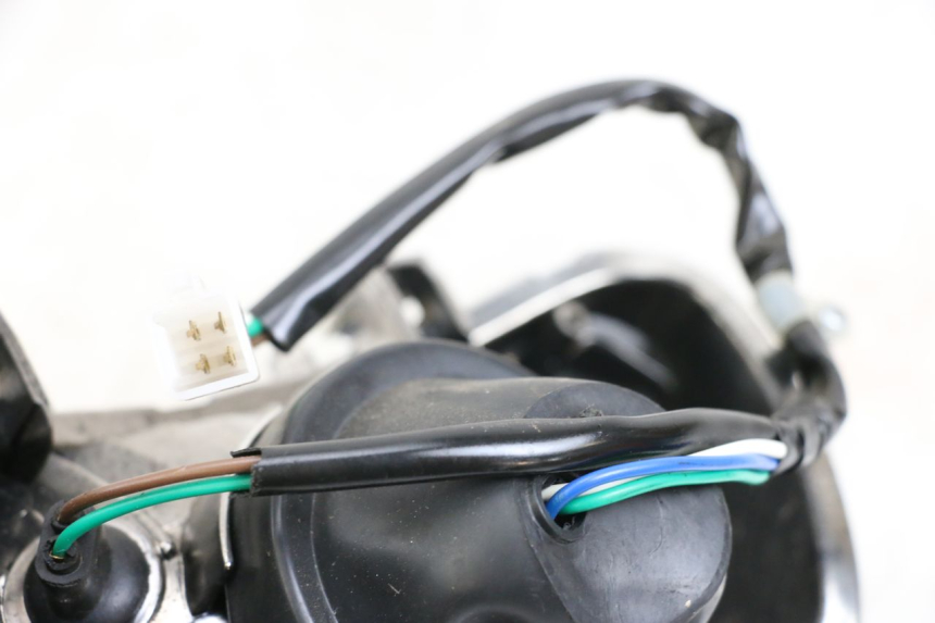 photo de PHARE AVANT JM MOTORS SANTANA 50 (2014 - 2023) - Autre angle de vue