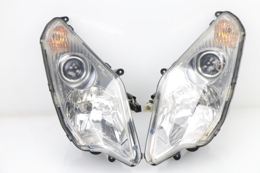 photo de PHARE AVANT PEUGEOT SATELIS COMPRESSOR K15 125 (2006 - 2009) - Vue principale