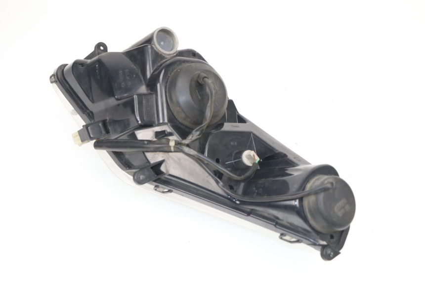 photo de PHARE AVANT PEUGEOT SATELIS COMPRESSOR K15 125 (2006 - 2009) - Zoom composants