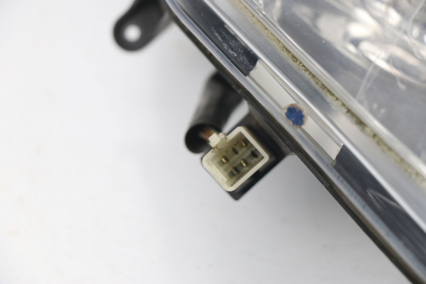 photo de PHARE AVANT PEUGEOT SATELIS 125 (2010 - 2012) - État de surface