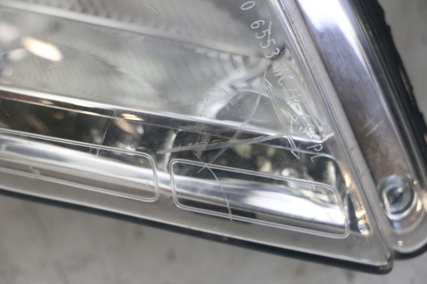 photo de PHARE AVANT PEUGEOT SATELIS 125 (2013 - 2018) - Détail de la pièce