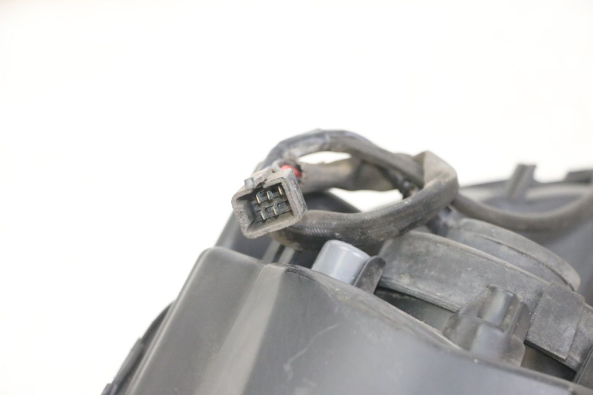 photo de PHARE AVANT PEUGEOT SATELIS 125 (2013 - 2018) - Focus structure