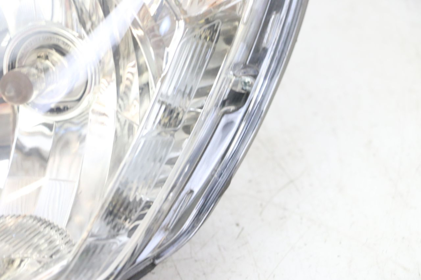 photo de PHARE AVANT PEUGEOT SATELIS 125 (2013 - 2018) - État de surface