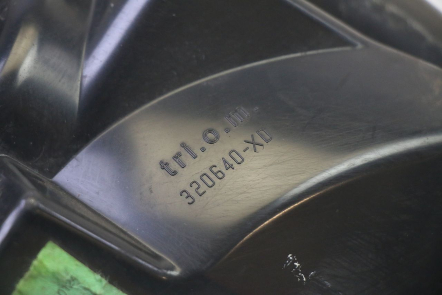 photo de PHARE AVANT PEUGEOT SATELIS 125 (2006 - 2009) - Détails caractéristiques