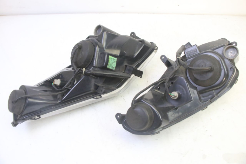 photo de PHARE AVANT PEUGEOT SATELIS 125 (2006 - 2009) - État de surface