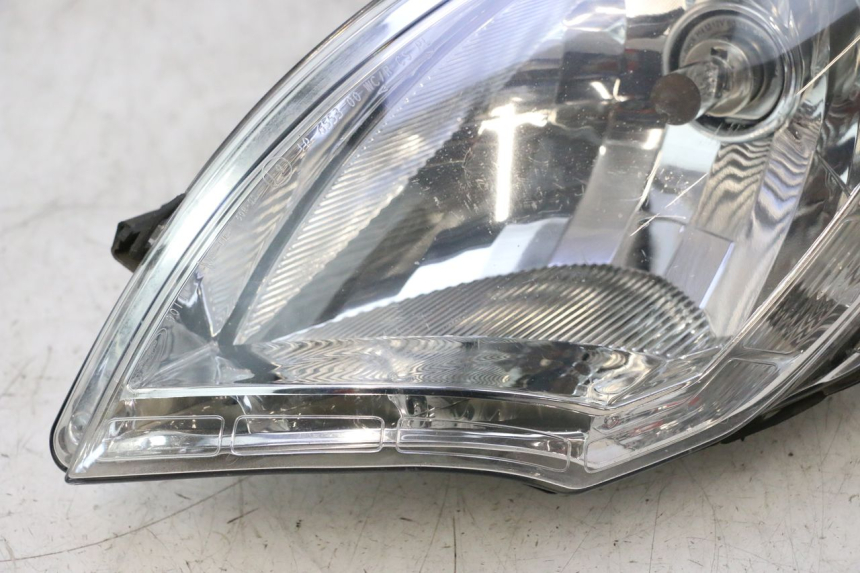 photo de PHARE AVANT PEUGEOT SATELIS 125 (2013 - 2018) - Zoom composants