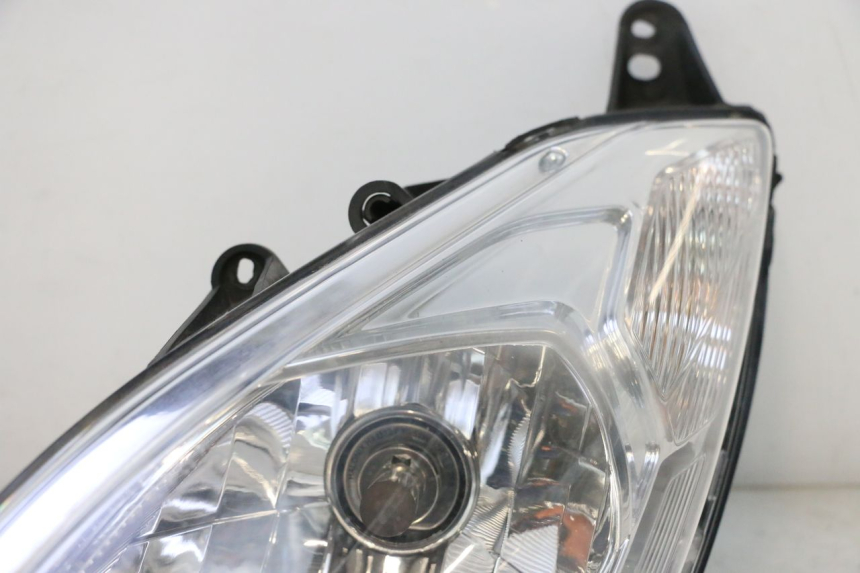 photo de PHARE AVANT PEUGEOT SATELIS 125 (2013 - 2018) - Zoom qualité