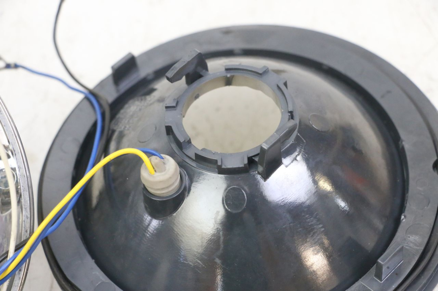 photo de PHARE AVANT APRILIA SCARABEO GT TOURING 125 (1999 - 2005) - Détails caractéristiques