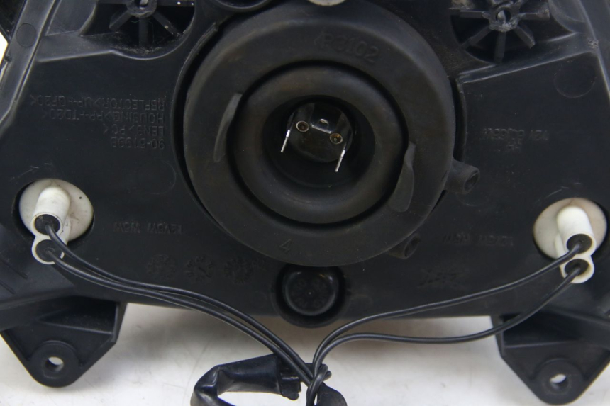 photo de PHARE AVANT SUZUKI SIXTEEN 125 (2008 - 2010) - Zoom composants