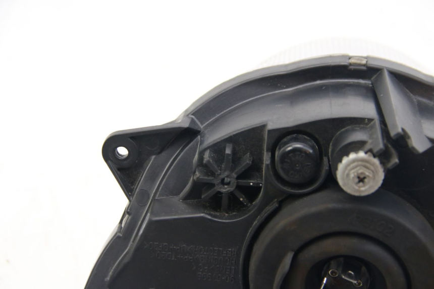 photo de PHARE AVANT SUZUKI SIXTEEN 125 (2008 - 2010) - Inspection visuelle