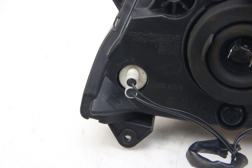 photo de PHARE AVANT SUZUKI SIXTEEN 125 (2008 - 2010) - Focus structure