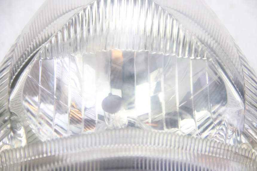 photo de PHARE AVANT SUZUKI SIXTEEN 125 (2008 - 2010) - Points de fixation