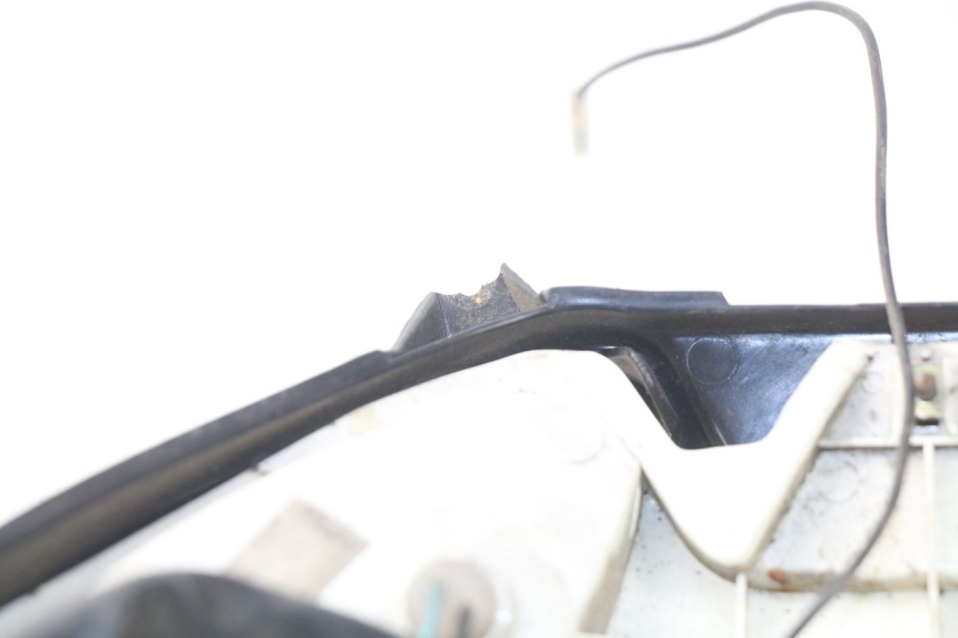 photo de PHARE AVANT MBK SKYLINER 125 (2004 - 2007) - Gros plan technique