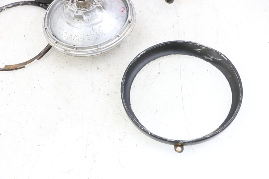 photo de Headlight HARLEY DAVIDSON SPORTSTER XL CUSTOM 1200 (2003 - 2004) - Gros plan technique