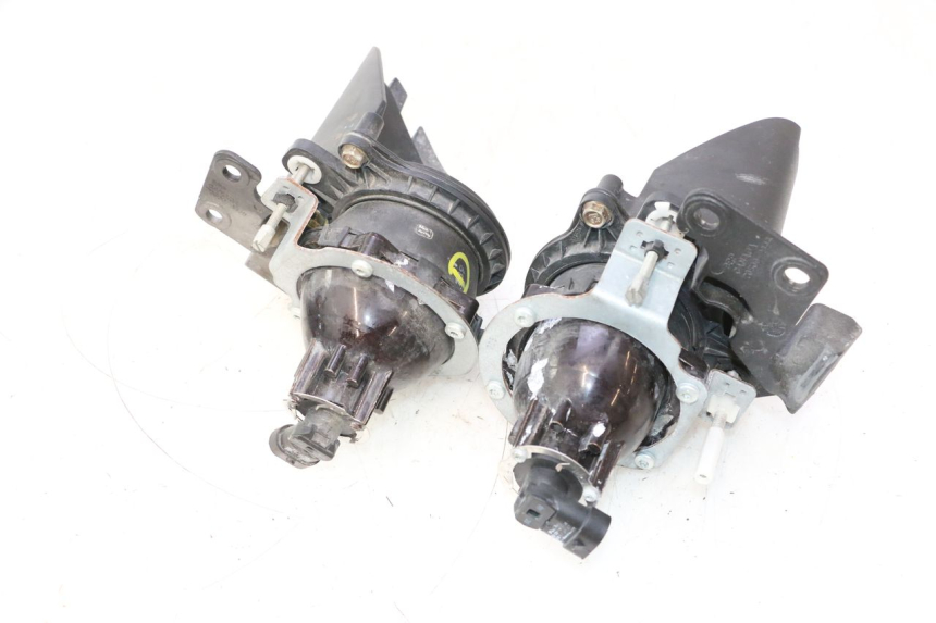photo de PHARE AVANT CAN-AM SPYDER RS 1000 (2008 - 2012) - Détail de la pièce