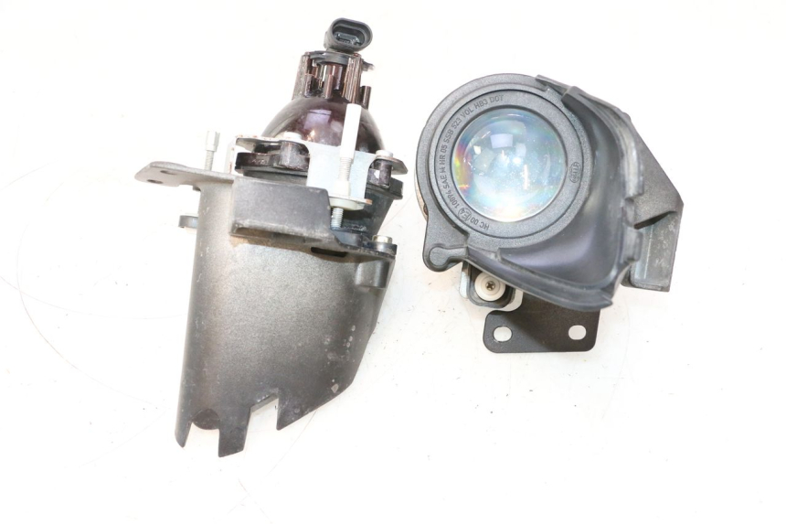 photo de PHARE AVANT CAN-AM SPYDER RS 1000 (2008 - 2012) - Autre angle de vue