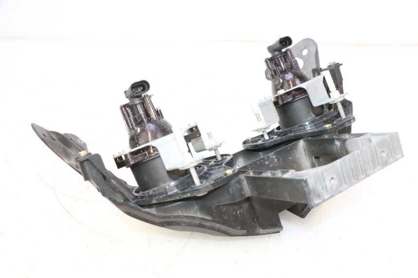 photo de PHARE AVANT CAN-AM SPYDER RS 1000 (2008 - 2012) - Points de fixation