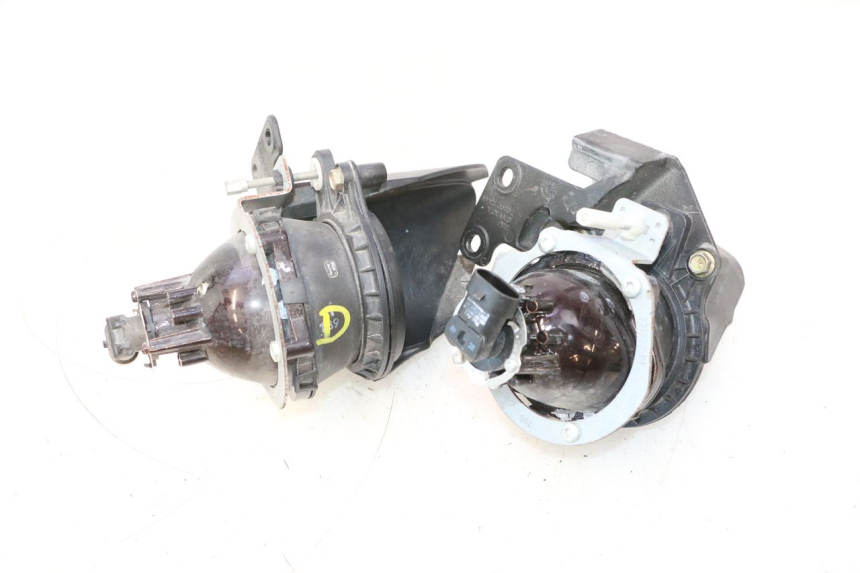 photo de PHARE AVANT CAN-AM SPYDER RS 1000 (2008 - 2012) - État de surface