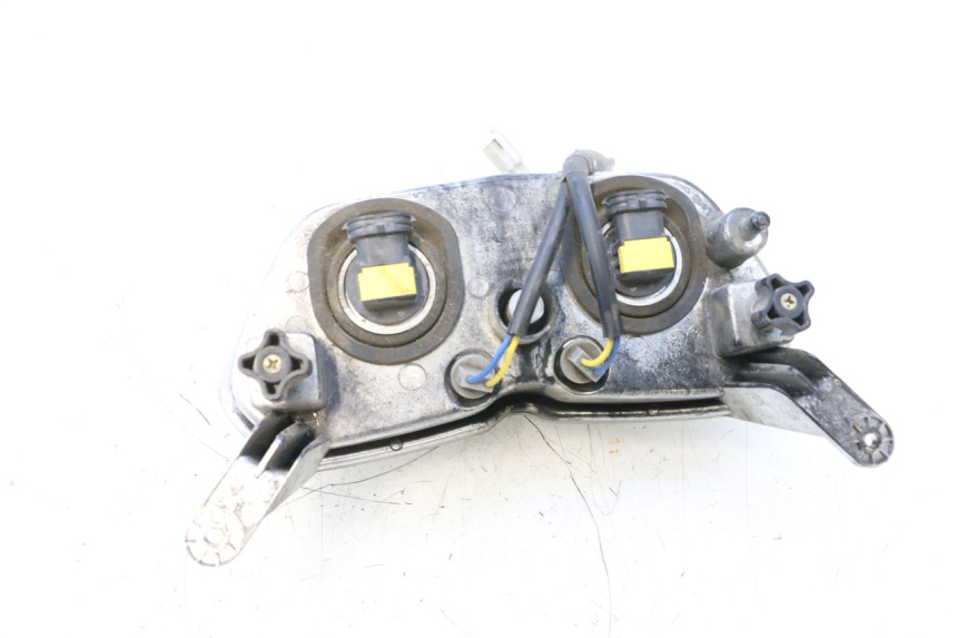 photo de PHARE AVANT APRILIA SR MOTARD 50 (2012 - 2018) - Gros plan technique