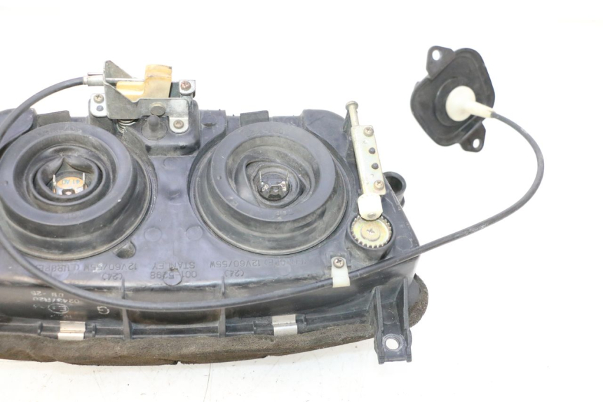 photo de PHARE AVANT HONDA ST PAN EUROPEAN 1100 (1990 - 2002) - Détails caractéristiques