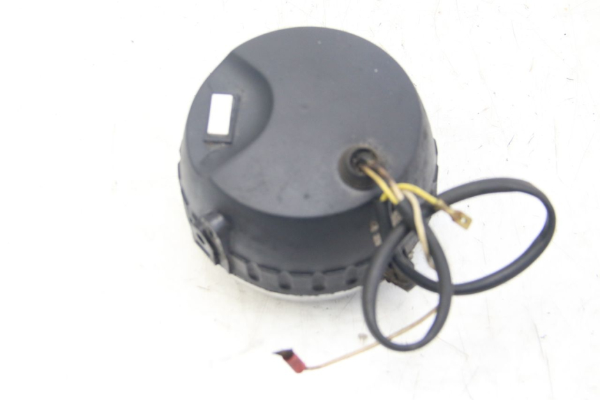 photo de PHARE AVANT JAWA STELLA BABETTA 134 50 - Gros plan technique