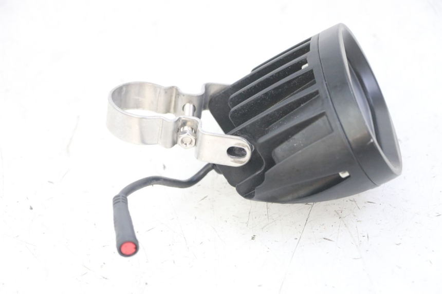 photo de PHARE AVANT NAMI STELLAR 1 - Gros plan technique