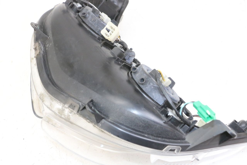 photo de PHARE AVANT SUZUKI BURGMAN 125 (2018 - 2021) - Gros plan technique