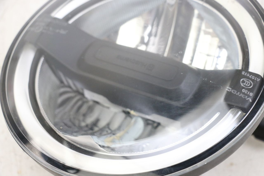 photo de PHARE AVANT HUSQVARNA SVARTPILEN 401 (2018 - 2023) - Marquages et références