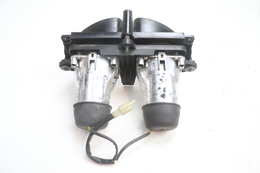 photo de PHARE AVANT PEUGEOT TKR TREKKER FURIOUS 50 (2005 - 2014) - Gros plan technique