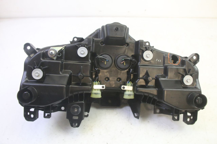 photo de PHARE AVANT YAMAHA TRICITY 300 (2020 - 2024) - Vue rapprochée