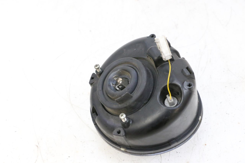 photo de PHARE AVANT PIAGGIO VESPA GTS SUPER IE 125 (2009 - 2016) - Gros plan technique