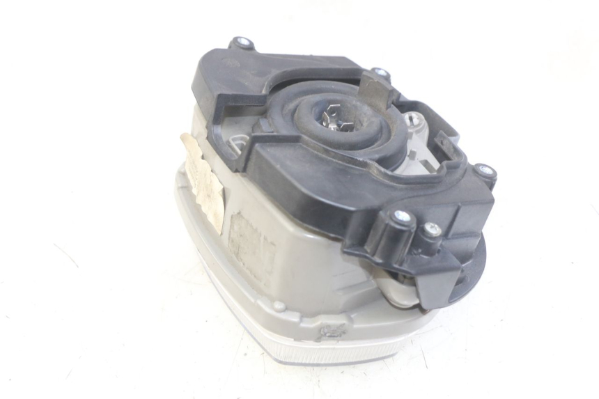 photo de PHARE AVANT PIAGGIO VESPA SPRINT 2T 50 (2014 - 2018) - Autre angle de vue