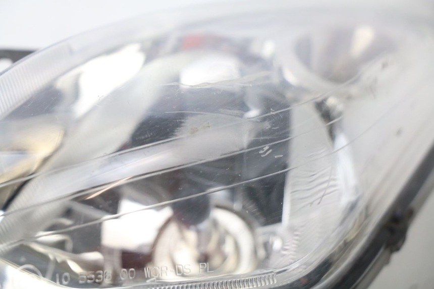 photo de PHARE AVANT YAMAHA XMAX X-MAX 125 (2006 - 2009) - Vue d’ensemble