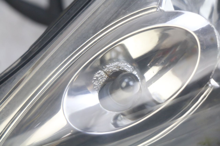 photo de PHARE AVANT YAMAHA XMAX X-MAX 125 (2006 - 2009) - Zoom composants