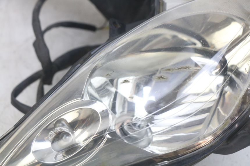 photo de PHARE AVANT YAMAHA XMAX X-MAX 125 (2006 - 2009) - Vue rapprochée
