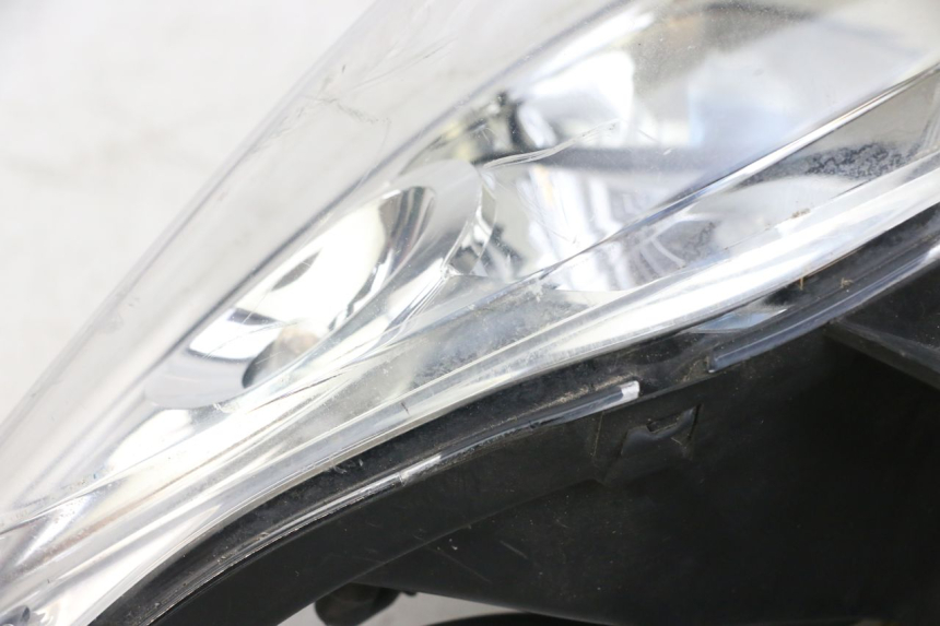 photo de PHARE AVANT YAMAHA XMAX X-MAX 125 (2006 - 2009) - Vue d’ensemble