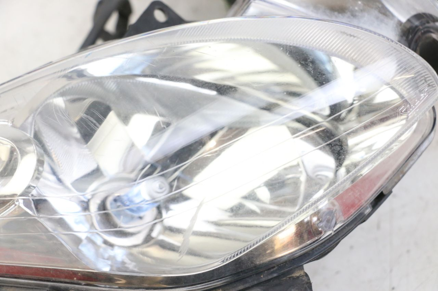 photo de PHARE AVANT YAMAHA XMAX X-MAX 125 (2006 - 2009) - Marquages et références