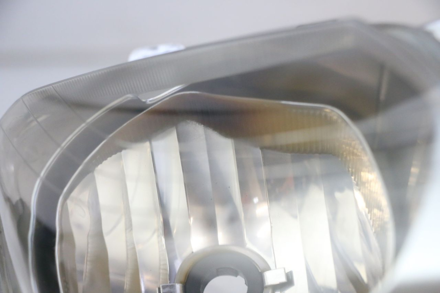 photo de PHARE AVANT YAMAHA X-MAX XMAX 125 (2010 - 2013) - Zoom état d’usage