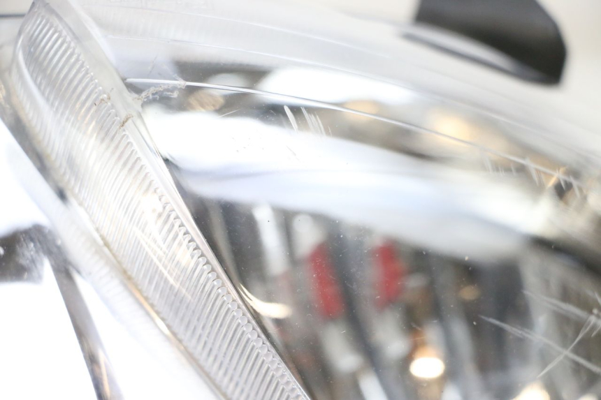 photo de PHARE AVANT YAMAHA XMAX X-MAX 125 (2006 - 2009) - Détail de la pièce