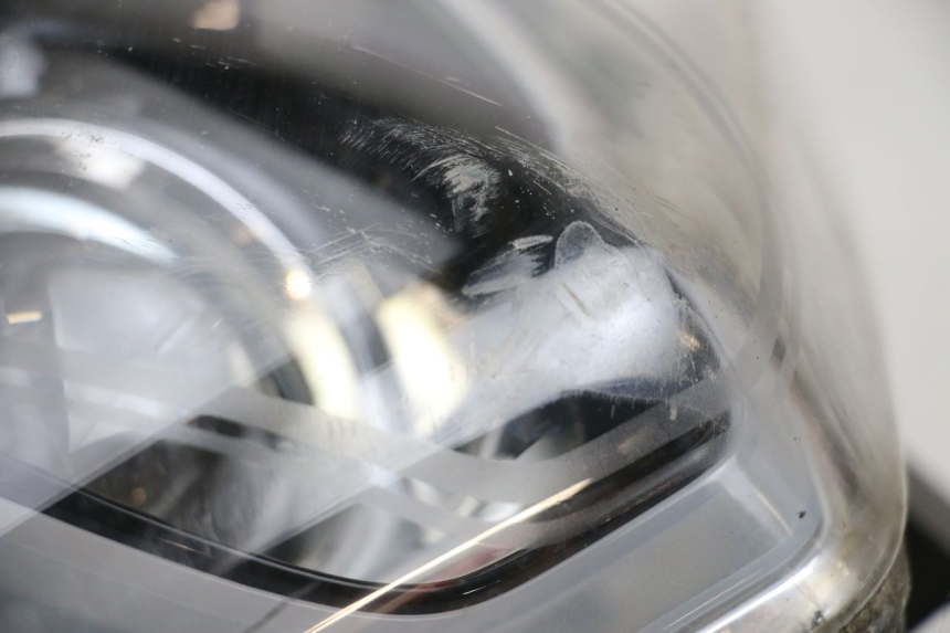 photo de PHARE AVANT PIAGGIO X10 125 (2012 - 2017) - Autre angle de vue