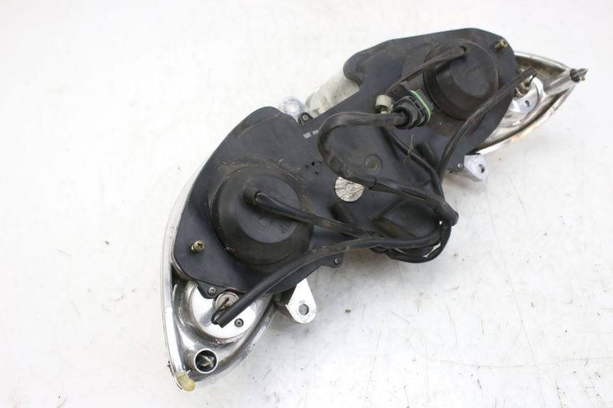 photo de PHARE AVANT PIAGGIO X9 EVOLUTION 250 (2003 - 2007) - Gros plan technique