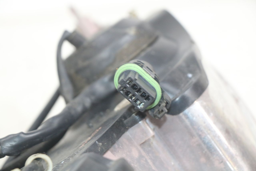 photo de PHARE AVANT PIAGGIO X9 EVOLUTION 125 (2003 - 2007) - Autre angle de vue