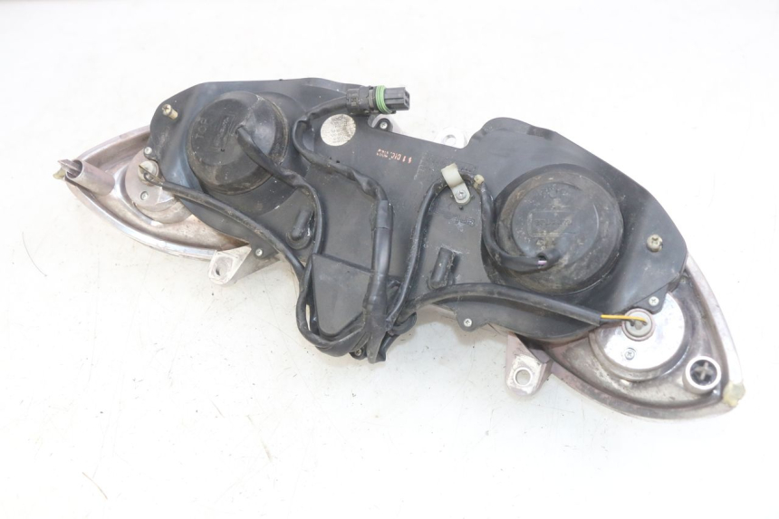 photo de PHARE AVANT PIAGGIO X9 EVOLUTION 125 (2003 - 2007) - Gros plan technique