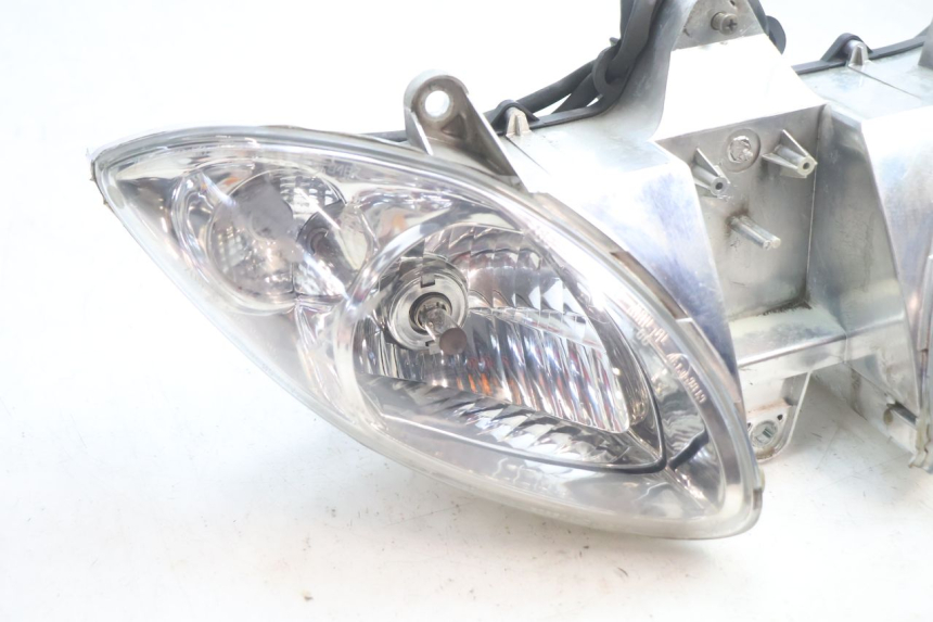 photo de PHARE AVANT PIAGGIO X9 EVOLUTION 125 (2003 - 2007) - Détail de la pièce